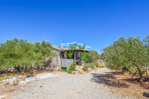 Nevidane Casa | House Volak