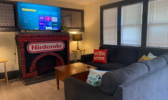 Akron Casa | House w/ 11 Beds, Sleeps 14 w/ Off Street Parking