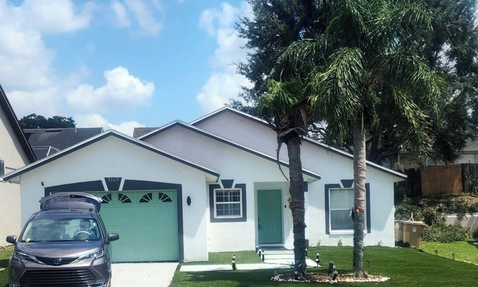 Lindfields Casa | House w/ pool. 5 min H2O water park. 8 min Disney World 30 min universal Studios