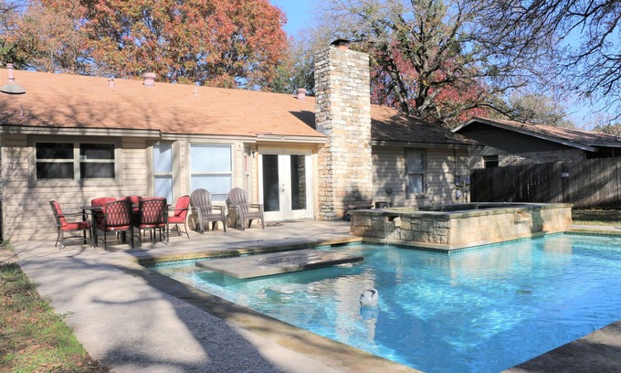 Brushy Creek Casa | House with 3 bed room, 3 TVs and 2 full bath. Access to pool is complimentary.