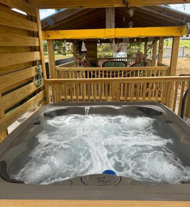 El Combate Casa | House with a jacuzzi and solar panels
