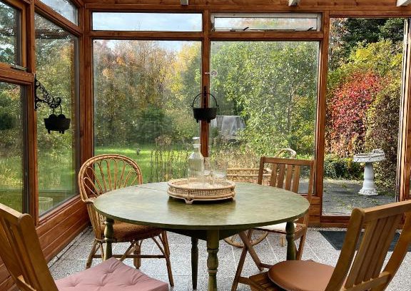 Hornafjörður Casa | House with a magical garden and sunroom