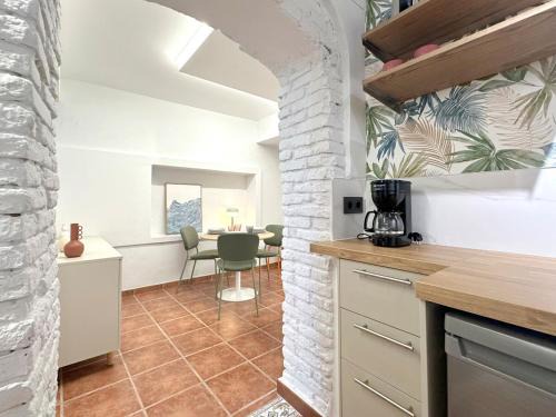 Laredo Apartamento | House with a patio in the center