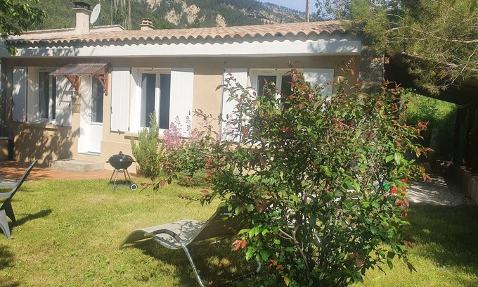 Castellane Casa | Casa con jardin tranquilo y natural