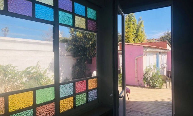 Tamaris Villa | House with converted attic and studio, in wooded garden 200 m from the sea.