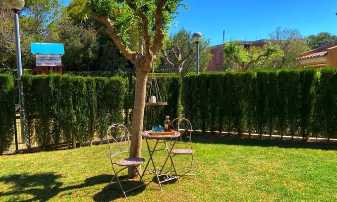 Miami Platja Casa | Casa con jardín privado, BBQ y piscina comunitaria