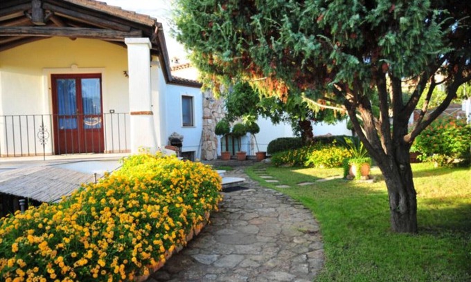 Arbatax Apartamento | House with garden and porch 100 meters from the sea, free and equipped beach