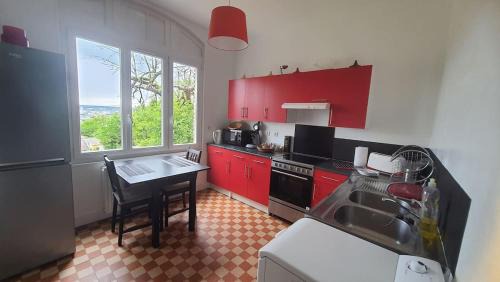 Quartier Grieu-Vallon Suisse-Saint-Hilaire Casa | House with garden and view of Rouen