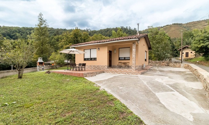 Luena Casa | Casa con jardín en la montaña de los valles pasiegos