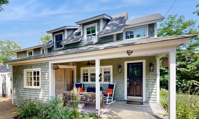 East Chop Casa | House with guest studio close to town and beach with grill, games, AC & patio
