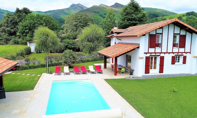 Sare Casa | CASA CON PISCINA CLIMATIZADA, EN UNO DE LOS MAS HERMOSOS PUEBLOS DE FRANCIA.