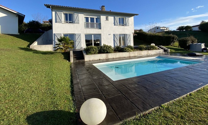 Ahetze Casa | Casa con piscina climatizada cerca de la playa de Bidart
