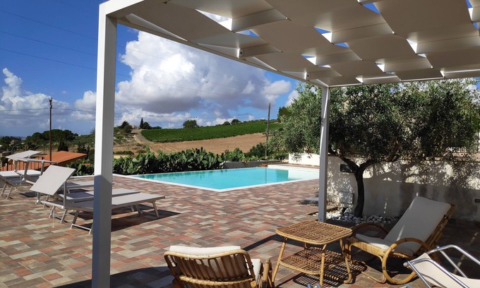 Buseto Palizzolo Casa | House with infinity pool in the hills near the sea and Trapani