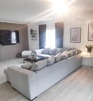 B Casa | House with large hot tub in Bø, room for 2 families!