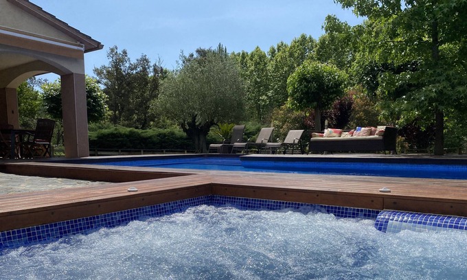 Sant Celoni Casa | Casa aislada con gran piscina privada, jacuzzy exterior para 7 y gimnasio.