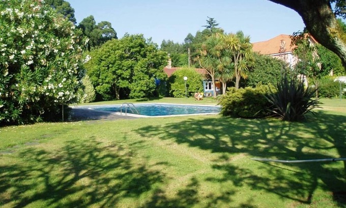 Oleiros Casa | Casa con gran piscina privada, chimenea y jardín de 3000 m2, Wifi gratuito
