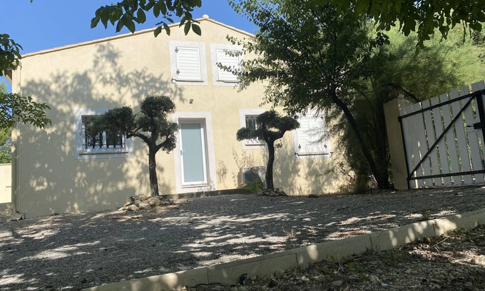 Merindol Casa | House with large wooded grounds