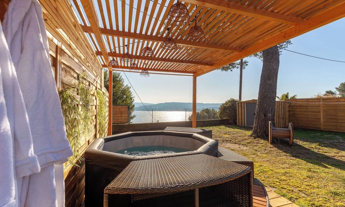 Istres Casa | Casa con magnífica vista al lago, Wi-Fi y aire acondicionado.