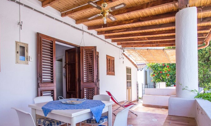 Vulcano Porto Casa | Casa con patio a pocos pasos del mar.