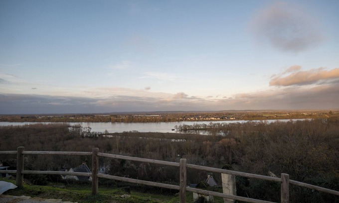 Saumur Casa | House with patio; Loire view