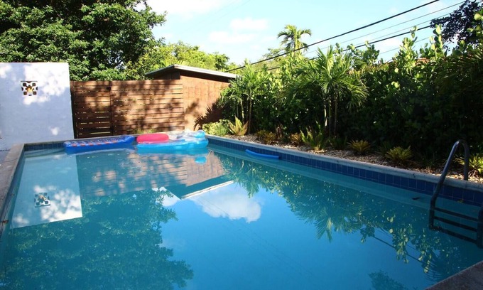 Biscayne Park Casa | HOUSE WITH POOL, 10 MINS DRIVE TO THE BEACH!