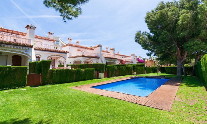 Miami Platja Chalet De Esquí | Casa Adosada con Piscina · UHC BOSQUE II