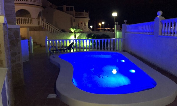 Los Arenales del Sol Casa | Casa con vistas a la montaña y al mar