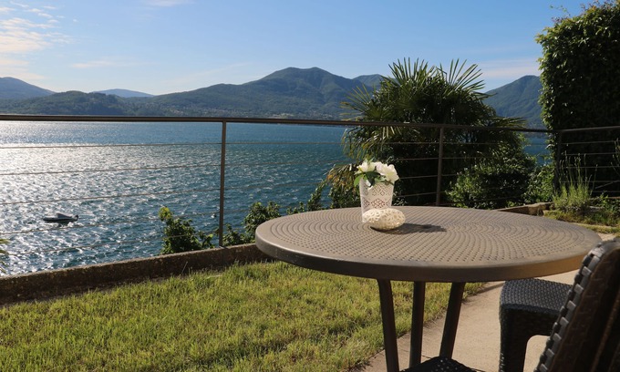 Resiga Apartamento | casa con jardín privado y maravillosa vista al lago