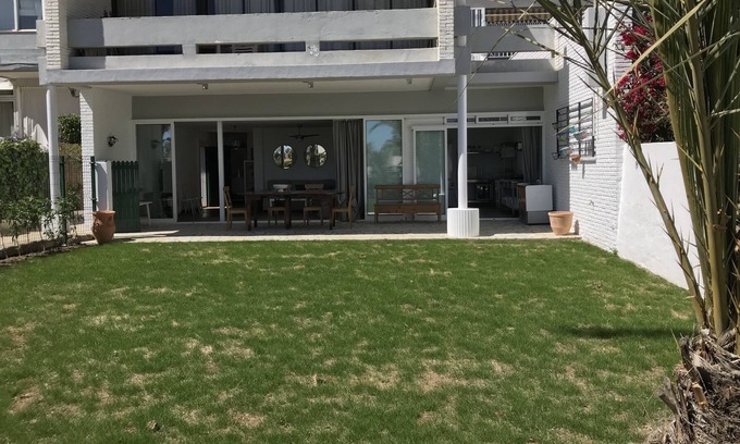 Puerto Rey Casa | CASA CON JARDÍN PRIVADO A 200m DE LA PLAYA.