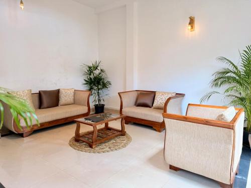 Dehiwala-Mount Lavinia Casa | House with Private Pool Perfect for Family Holiday