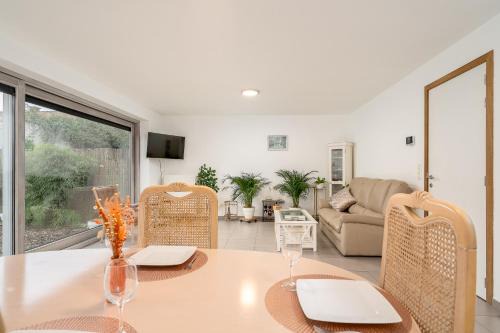 Spanje Casa | House with private parking & sauna near city centre and transport