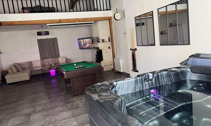 Dagny Casa | House with private pool, jacuzzi and sauna 20 minutes from Disneyland