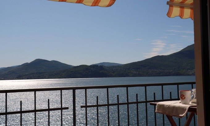 Resiga Apartamento | Casa con terraza privada y hermosa vista al lago.