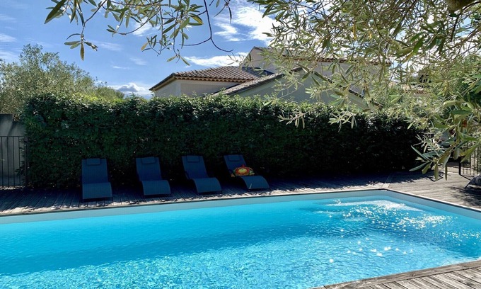 Souvignargues Villa | HERMOSO BASTIDO PROVENCAL - JACUZZI- PISCINA - VIÑEDO, Senderismo