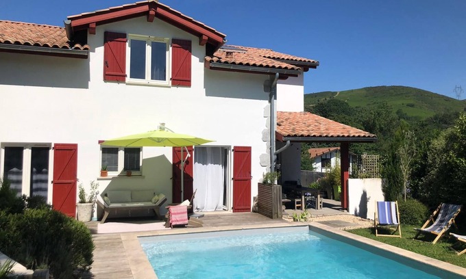Biriatou Casa | House with swimming pool between sea and mountains