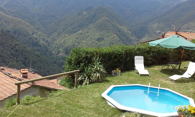 Stazzema Casa | Casa con piscina situada en las montañas y cerca del mar.