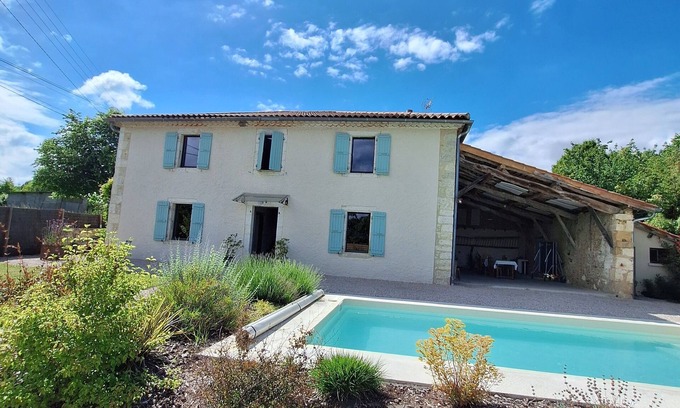 Auch Casa | House with swimming pool sleeps 13. A 15-minute walk from the historic center of Auch!