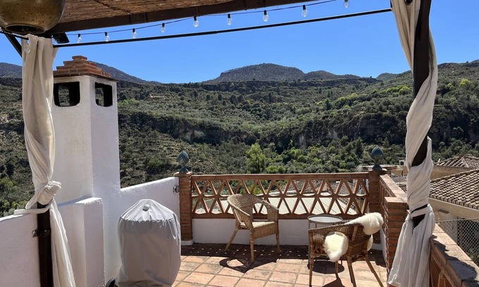 Albunuelas Villa | Casa con terraza y estupendas vistas