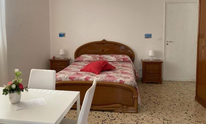 Casa Santa Casa | House with veranda and garden, for couples and families, pets allowed
