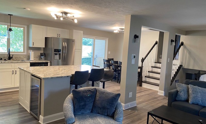 Morgantown Casa | House with yard-walk to Stadium and Evansdale Campus and 10 minutes to Downtown!
