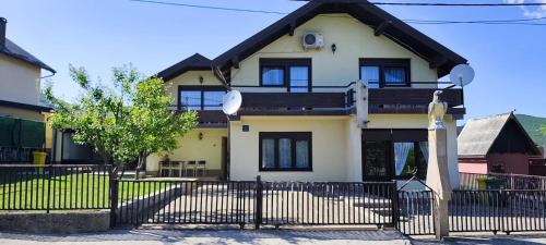 Korenica Casa | House Zaterini