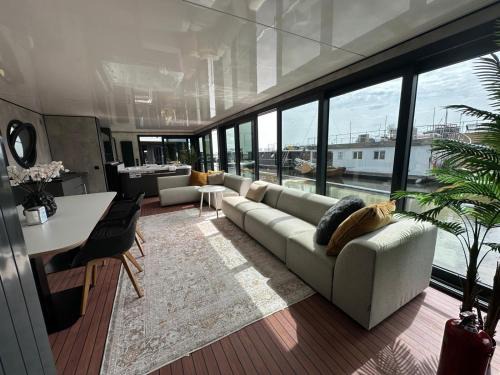 Offingawier Alquiler De Eote | Houseboat 19 20 Sneekermeer