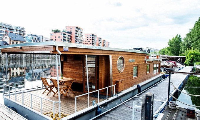 Holesovice Alquiler De Eote | Houseboat Bonanza Prague