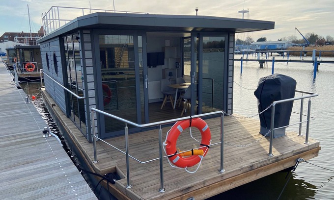 Barth Alquiler De Eote | Houseboat Fjord Vela with bio sauna and roof terrace in Barth