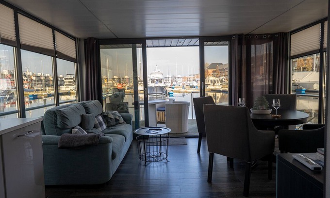 Flensburg Alquiler De Eote | Houseboat Luv in Sonwik harbor with a view of Denmark