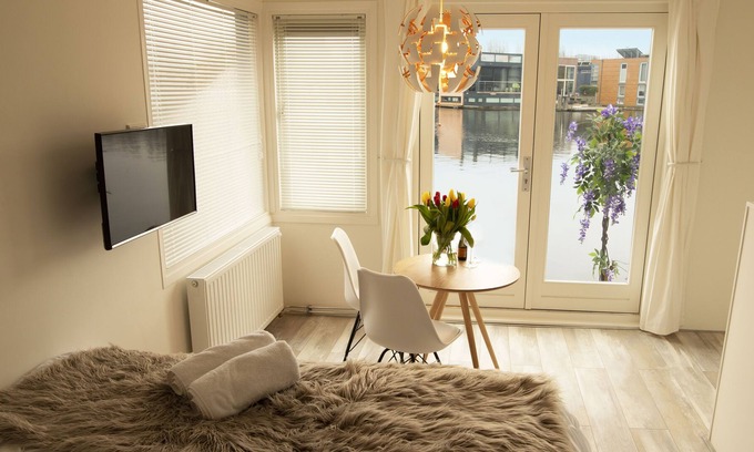 Hoofddorppleinbuurt Alquiler De Eote | Casa flotante - despierta con una gran vista!