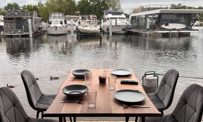 Schmoeckwitz Alquiler De Eote | Houseboat with sauna & fireplace - pure relaxation on the water surrounded by nature