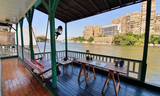 Gezira Apartamento | Houseboat65 - Historic Home on the Nile - Zamalek, Central Cairo
