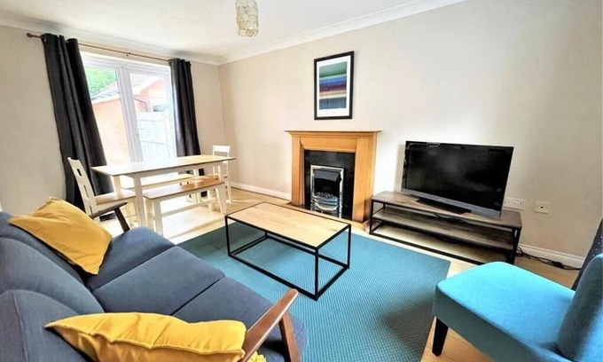 Colchester Casa | HouseSleeps10-Garden-Parking-Family&ContractorsOK