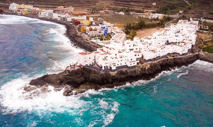 Moya Casa | Housing, with 2 bedrooms, kitchen, bathroom, living room and solarium.